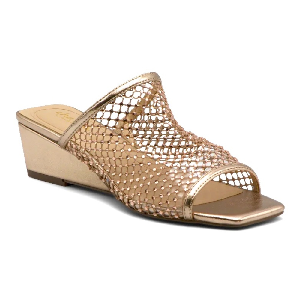 Gently used Charles David Sandal in Champagne